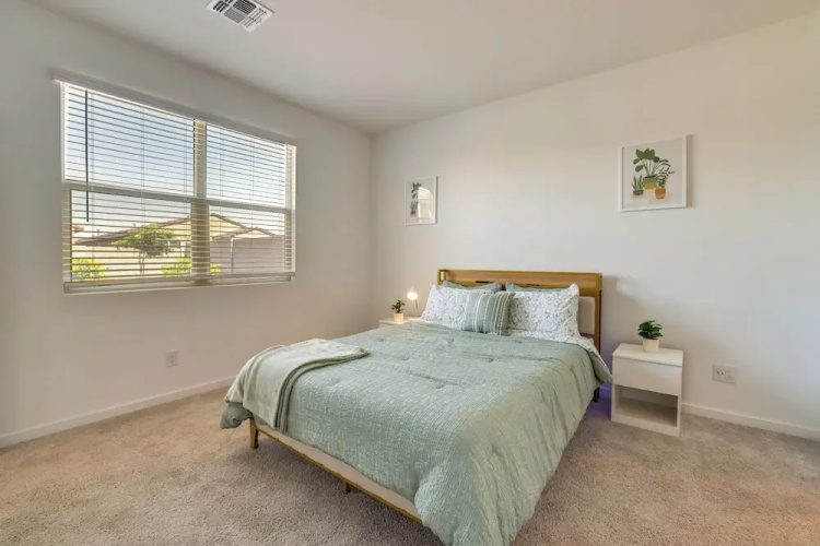 10 Mi to Downtown: Suburban Phoenix Home