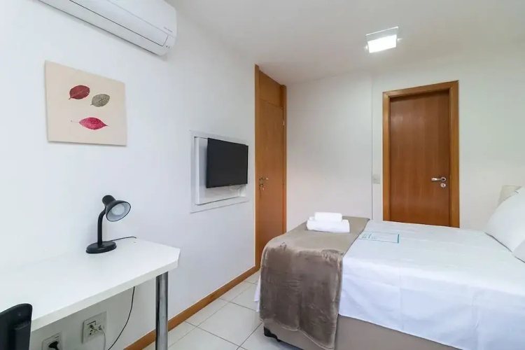 Apt Facing Lake Paranoa - Clr314