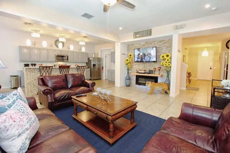 329 Windwood Bay