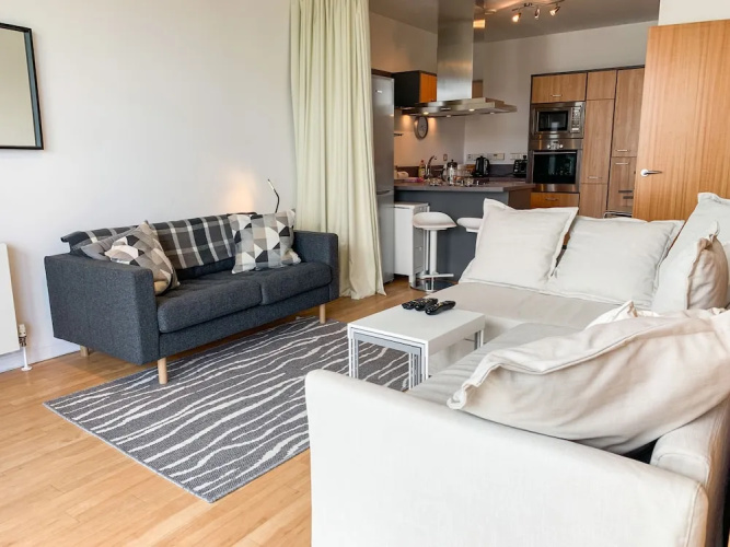 Waterfront Apartment near Hydro and SEC
