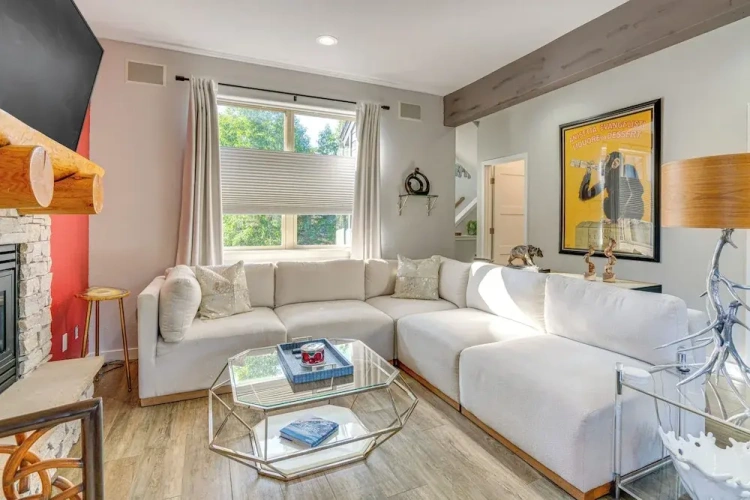 2 Bedrooms Apartment
