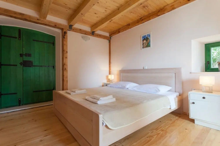4 Bedrooms Cottage with partial sea view
