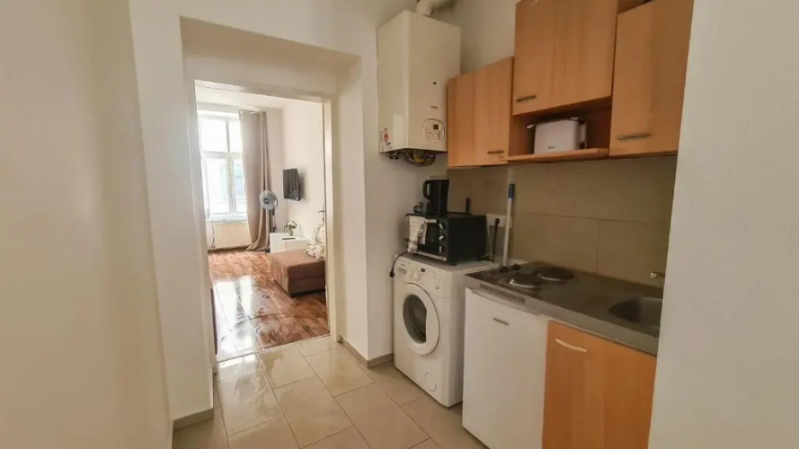 Peaceful 1BR Apt. near Metro Station Längenfeldg.