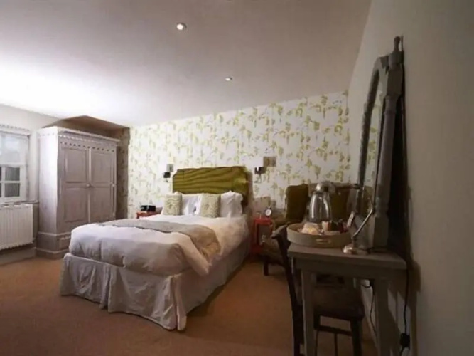 Greyhound Inn