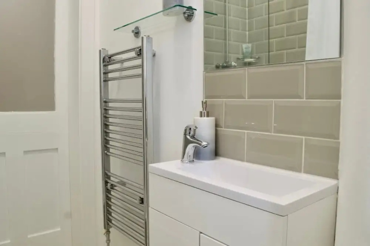 Modern New Town 1 Bedroom Apartment