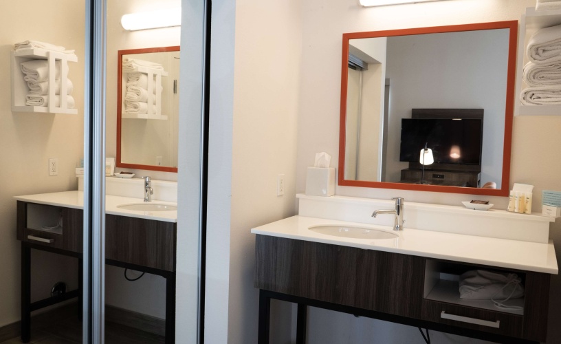 Hampton Inn & Suites Seal Beach photo 10