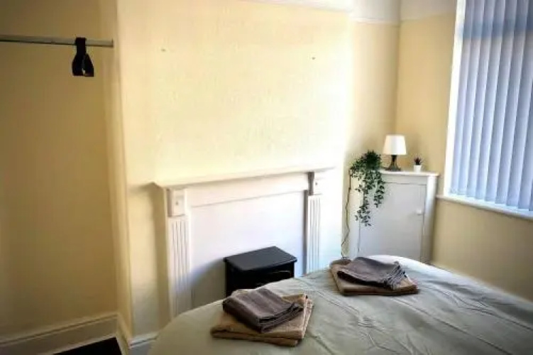 The Manchester Pad - 3BR Entire house with parking