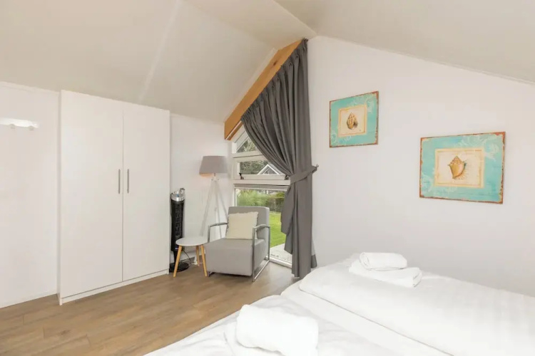Beachside Modern Holiday Home for 6