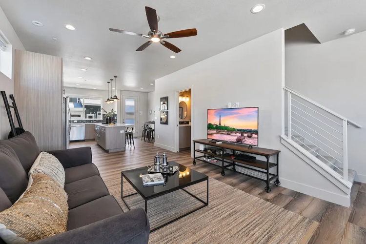 938 Jerome St Unit 3