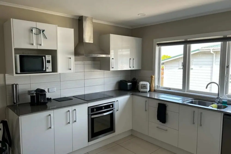 Spacious 2BR Home in the Suburbs
