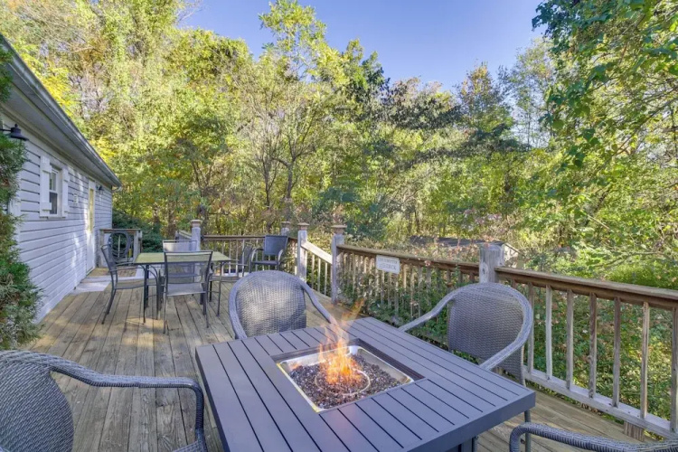 Spacious Home: 10 Miles to Wintergreen Resort!
