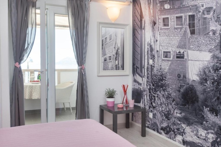 Studio with balcony and with sea view