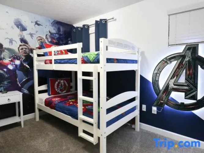 5 Bedrooms Apartment
