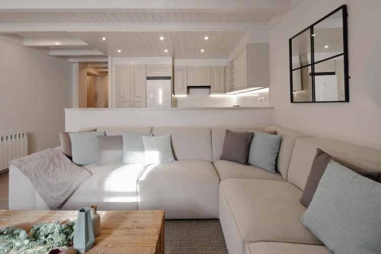 2 Bedrooms Apartment