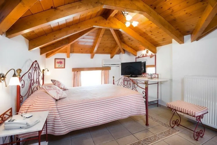 1 Bedroom Suite with balcony and with partial sea view