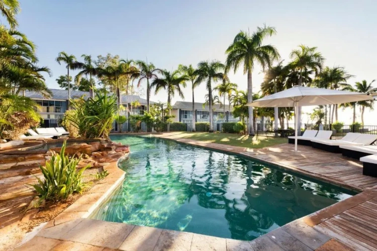 Superior room with pool view
