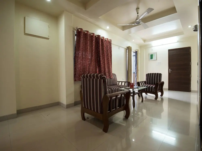 OYO 9949 Hotel Silvver Crest