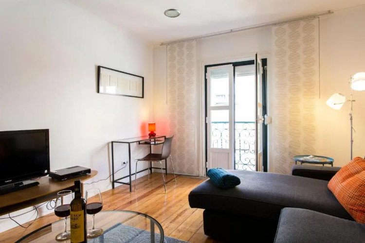 ALTIDO Urban 1-bed flat w/workspace, moments from Av. da Liberdade