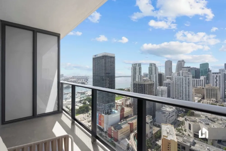 Studio with balcony and with city view