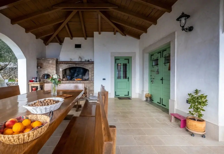 Amazing Pool & Whirlpool Villa Mirna