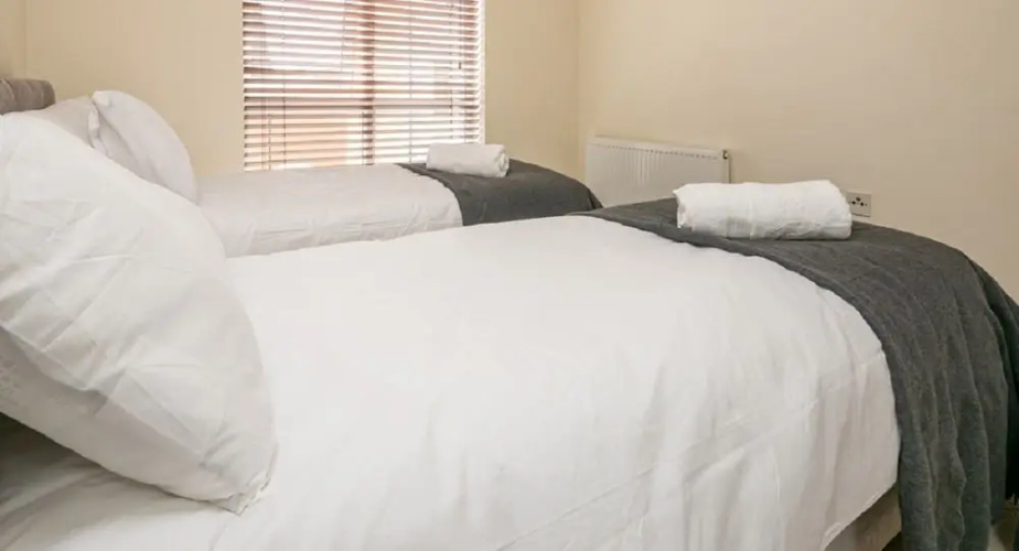 Open plan 2 Bedroom Apartment