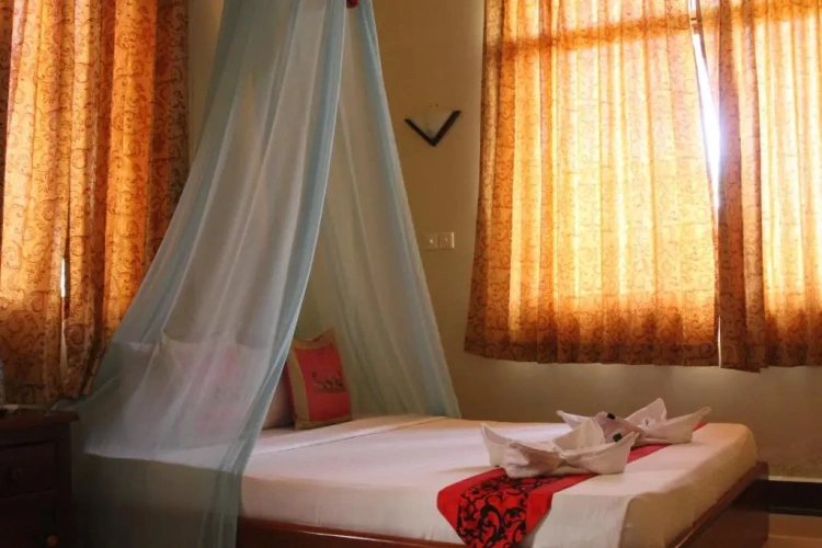 Standard Triple room