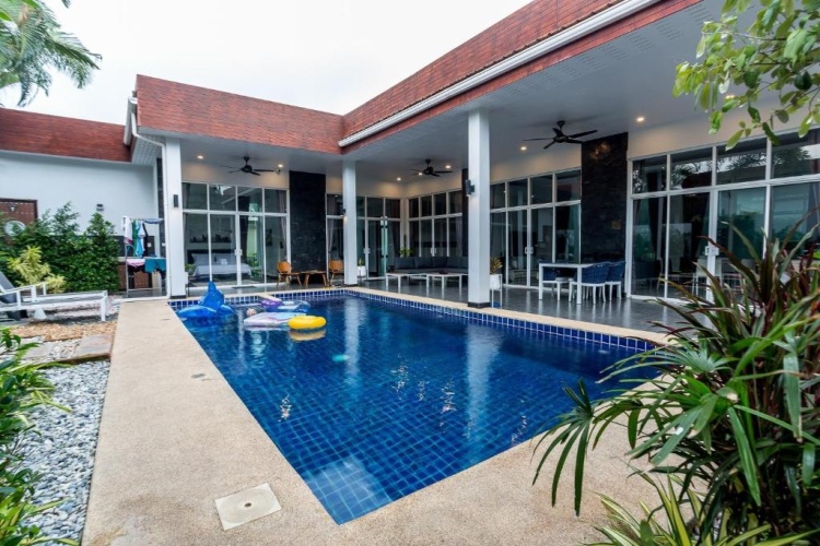 3 Bedrooms Villa