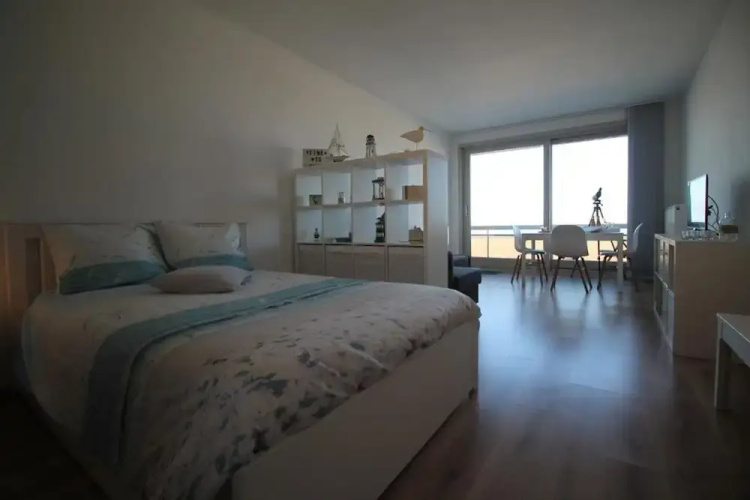 Huswell - Beach Studio With Balcony Sea View
