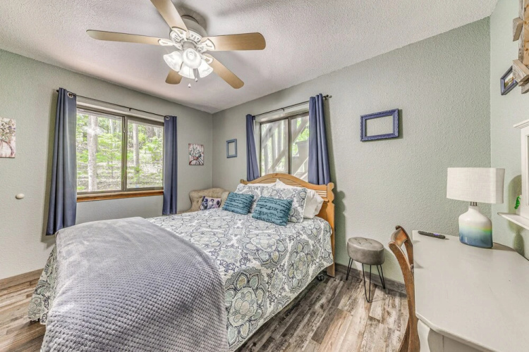 Quaint Cloudcroft Cabin w/ Stunning Forest Views!