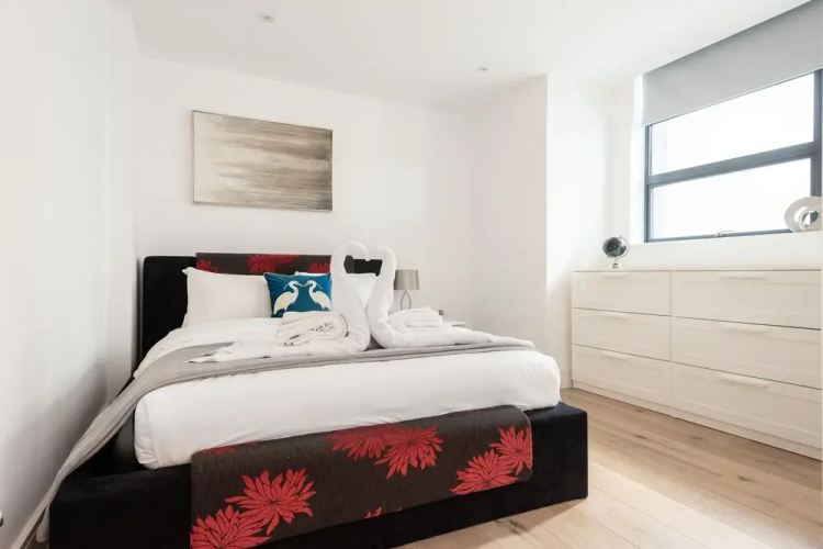 Platinum Apartment in Central Camden 9984