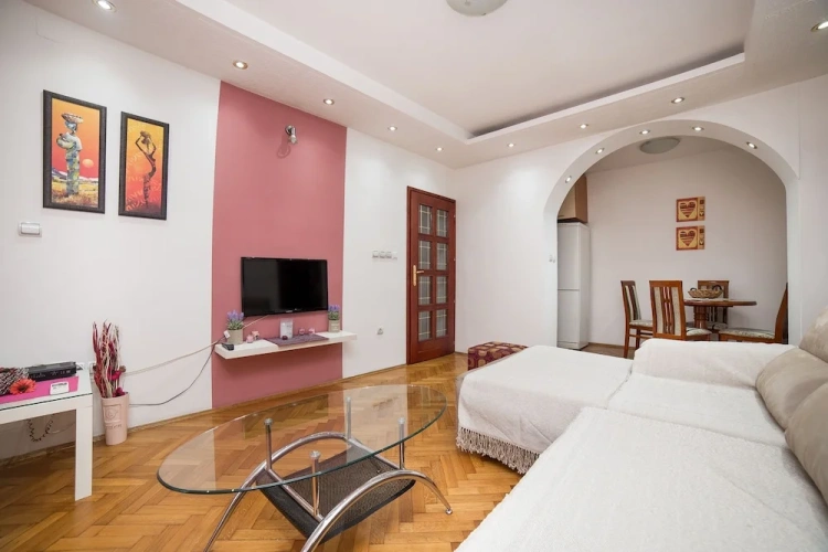 2 Bedrooms Apartment