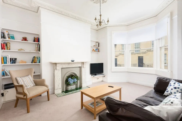 Bright Central Apartment