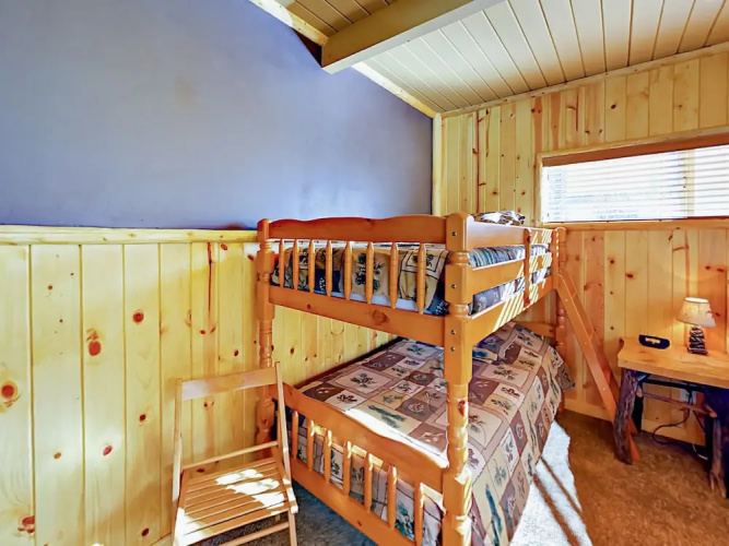 880 Edgemoor Rd Cabin