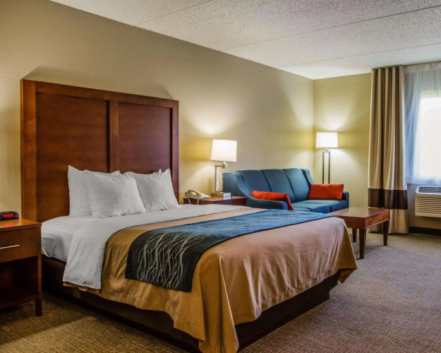 Comfort Inn & Suites Jackson - West Bend