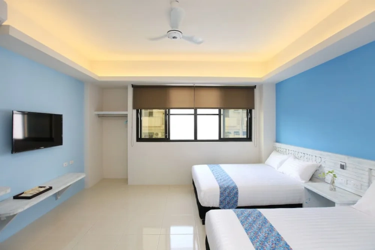 Standard Quadruple Family room