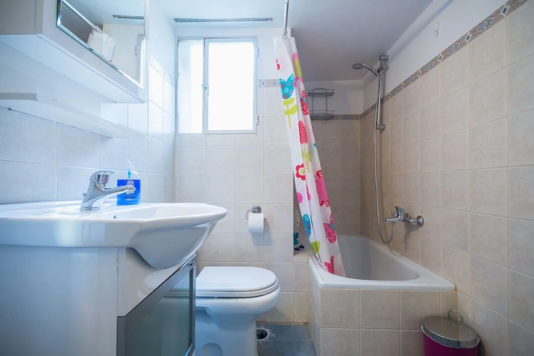 Comfortable Central Athens Flat by Cloudkeys