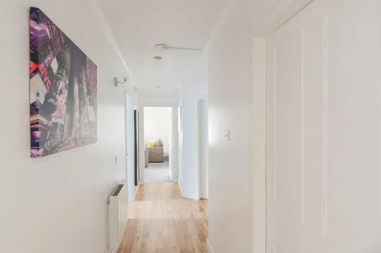 Stunning 2 bed near Haymarket with pool