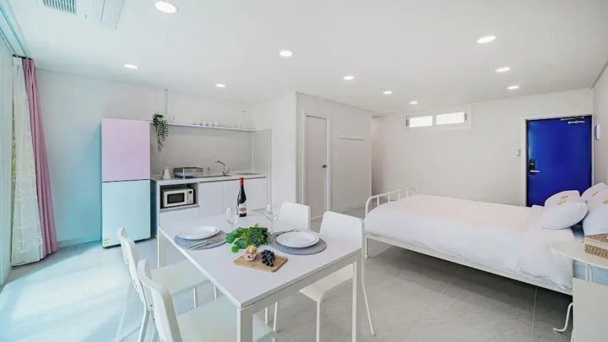 Uni’s Ocean Pool Villa