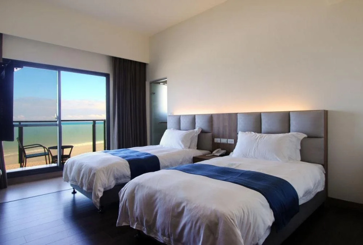 Celebrity 99 Hotel