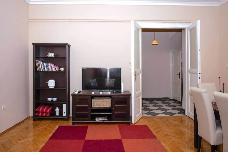 Riverdale Residence