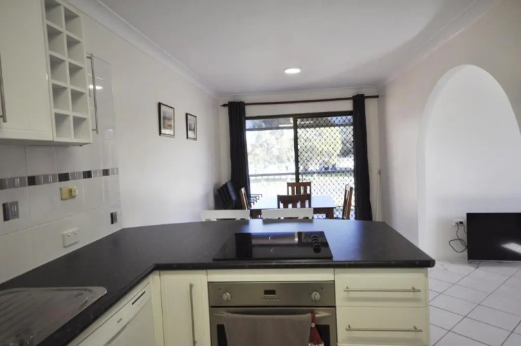 Crystal Waters-2 bed, 2 bathroom, Beachfront Unit!