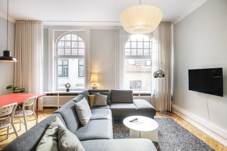 4 Bedrooms Apartment