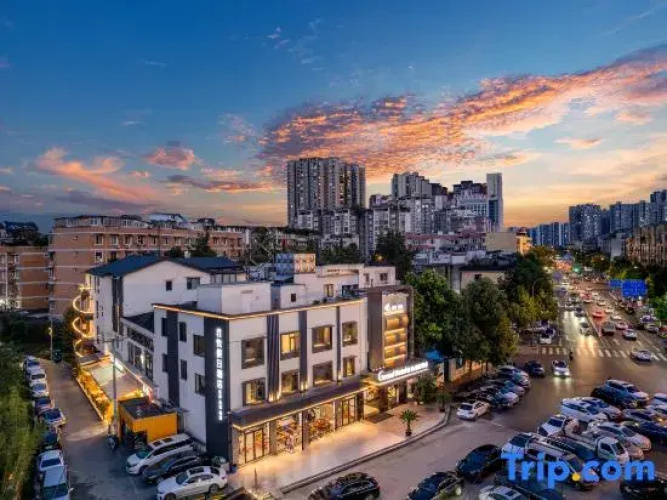Junyue Holiday Hotel