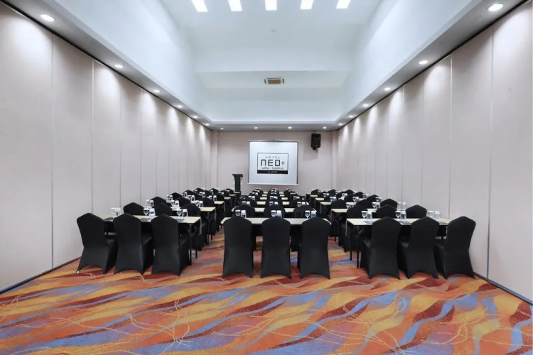 Hotel NEO + Waru-Sidoarjo