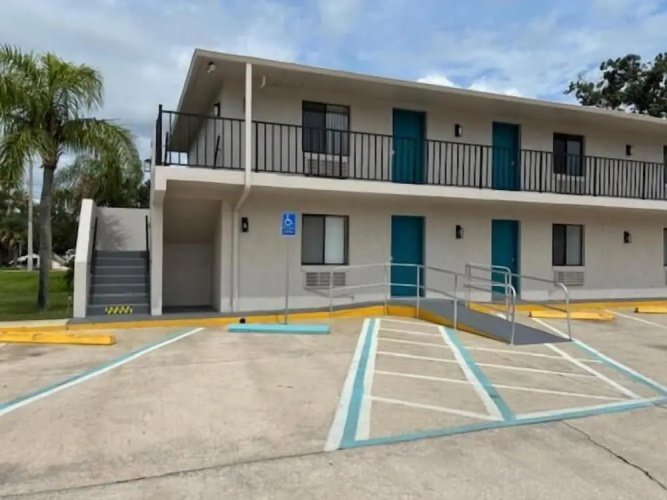 Sea Breeze Inn - New Smyrna Beach, FL