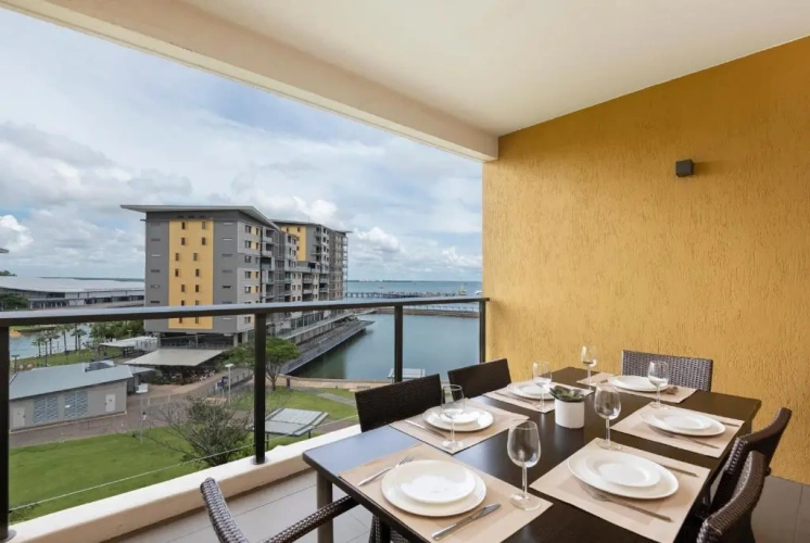 2 Bedrooms Apartment with bay view
