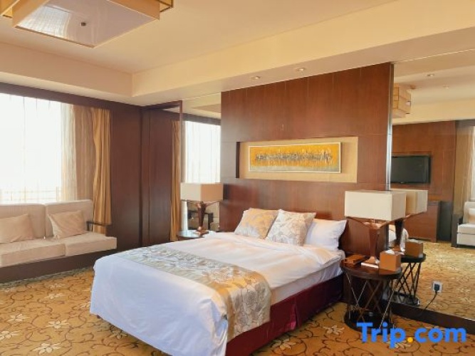 Family Suite with balcony and with garden view
