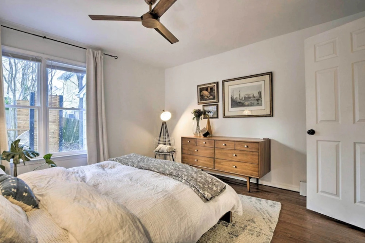 Home With Outdoor Oasis in Downtown Raleigh!