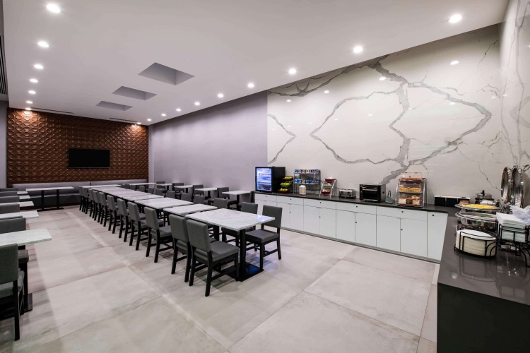 Wingate by Wyndham Long Island City photo 13