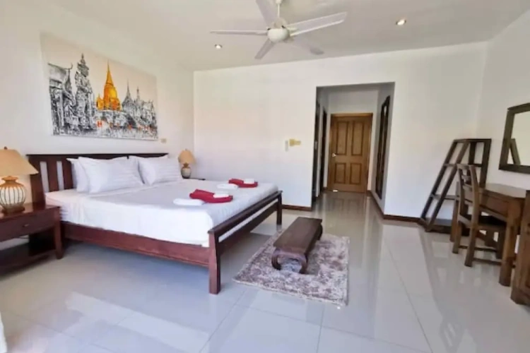 4 Bedrooms Villa with balcony
